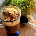 Afogato kafa (affogato al caffe)