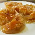 Caracolas de masa filo con miel y delicias turcas