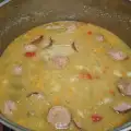 Вкусна боб чорба с наденица