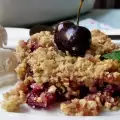 Crumble mit Kirschen und Haferflocken