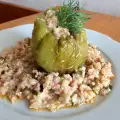 Пълнени чушки с ориз, тиквички и кайма