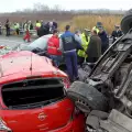 ТИР се преобърна в река Глазне