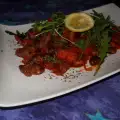 Куриные сердечки на сковороде с морковью и луком