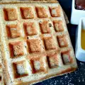 Gofres con nata y copos de avena