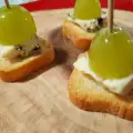 Grapes and Blue Cheese Bites