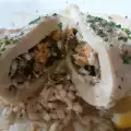 Gevulde calamari met rijst en zeevruchten