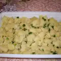 Вкусна картофена салата с пресен лук