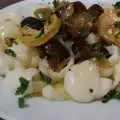 Conchiglie mit Aubergine und Zucchini