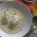 Кюфтенца с бял сос и моркови