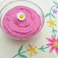 Roze dipsaus met rijst, kaas en tahini