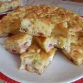 Вкусен пай с тиквички и колбас