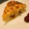 Gebäck mit Hüttenkäse und Kirschen