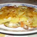 Запеканка с кайма, картофи и зеле