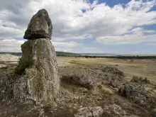 Побити камъни