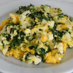 Keto Scrambled Eggs with Spinach