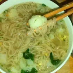 Ramen rápido con coliflor y espinacas