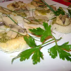 Aromatic Bruschettas with Mushrooms and Pesto