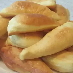 Fritters with Yeast and Cream