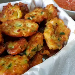 Buñuelos de calabacín, queso y menta