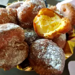 Бунюелос с крем (Buñuelos rellenos de crema)