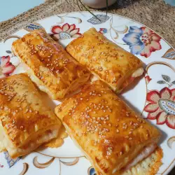 Puff Pastries with Yellow Cheese and Ham