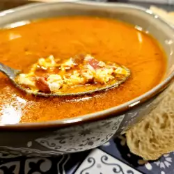 Sopa de ajo madrileña con jamón