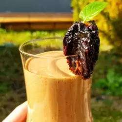 Smoothie de ciocolată cu prune uscate