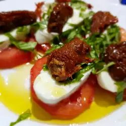 Caprese mit getrockneten Tomaten