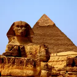 Who was it that actually built the pyramids?