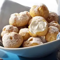 Profiteroles caseros con crema ligera de vainilla