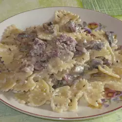 Farfalle with Cream Sauce and Smoked Bacon