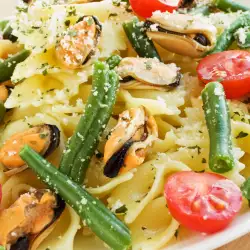 Farfalle with Mussels and Green Beans