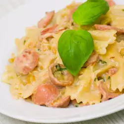 Farfalle with Chorizo and Zucchini