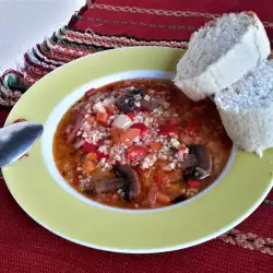 Гъбена чорба с чушки и моркови