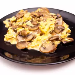 Fresh Mushrooms with Eggs