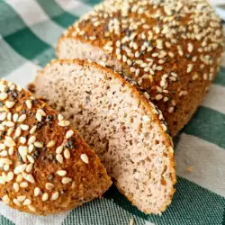 Brot mit Körner und Nüssen mit Kokosmehl