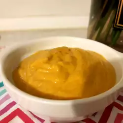 Homemade Hummus with Turmeric