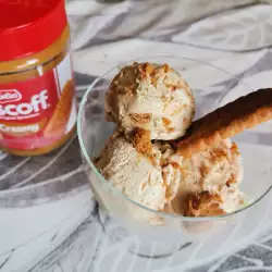 Кукис сладолед с крем Biscoff