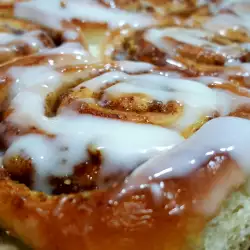 Cinnamon Rolls with Walnuts and a Wonderful Topping