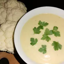 Crème soep met bloemkool een aardappel