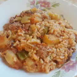 Картофель с рисом и луком-пореем в духовке