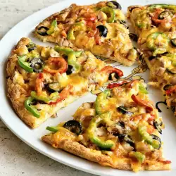 Keto Pizza with Fluffy Crust and Chicken