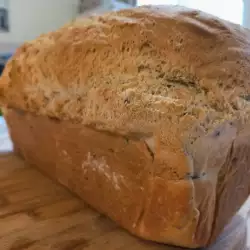 Spelt Bread with Seeds and Honey