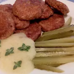 Einkorn Patties with Raw Zucchini Sauce