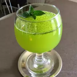 Homemade Lemonade with Fresh Mint