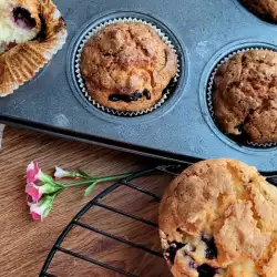 Muffins mit Heidelbeeren und Saurer Sahne