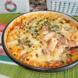 Macaroni with Minced Meat, Broccoli and Cream