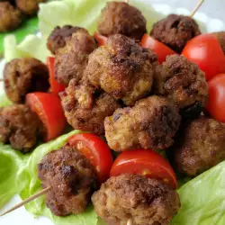 Pinchos de mini albóndigas de carne