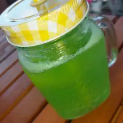 Homemade Mint and Lemon Lemonade