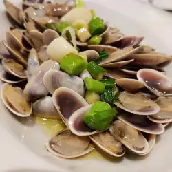 Clams with Fresh Garlic